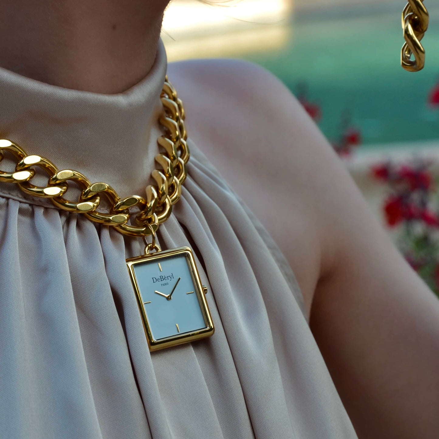 Collier montre femme original DeBéryl assemblé à la main en acier inoxydable qui résiste à l’eau