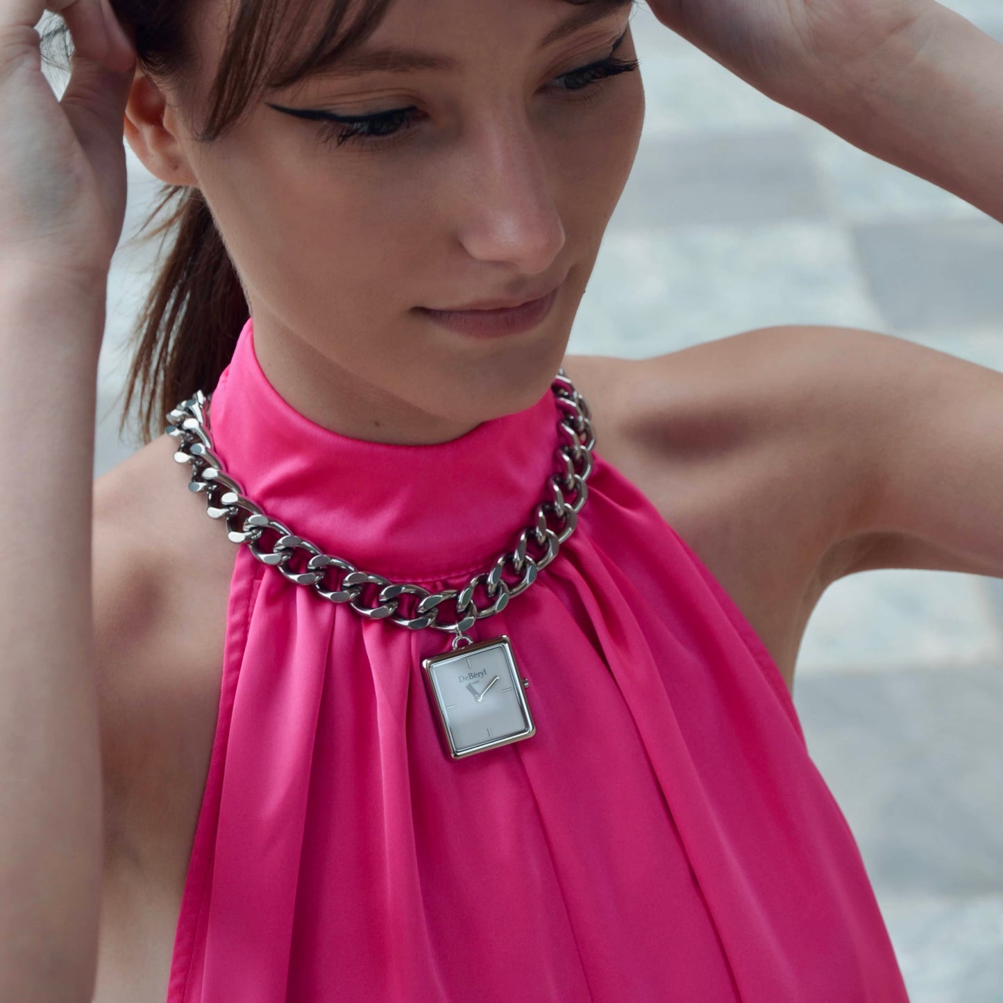 Collier montre extravagant luxe DeBéryl assemblé à la main en France en acier inoxydable style résistant Gucci rosefield