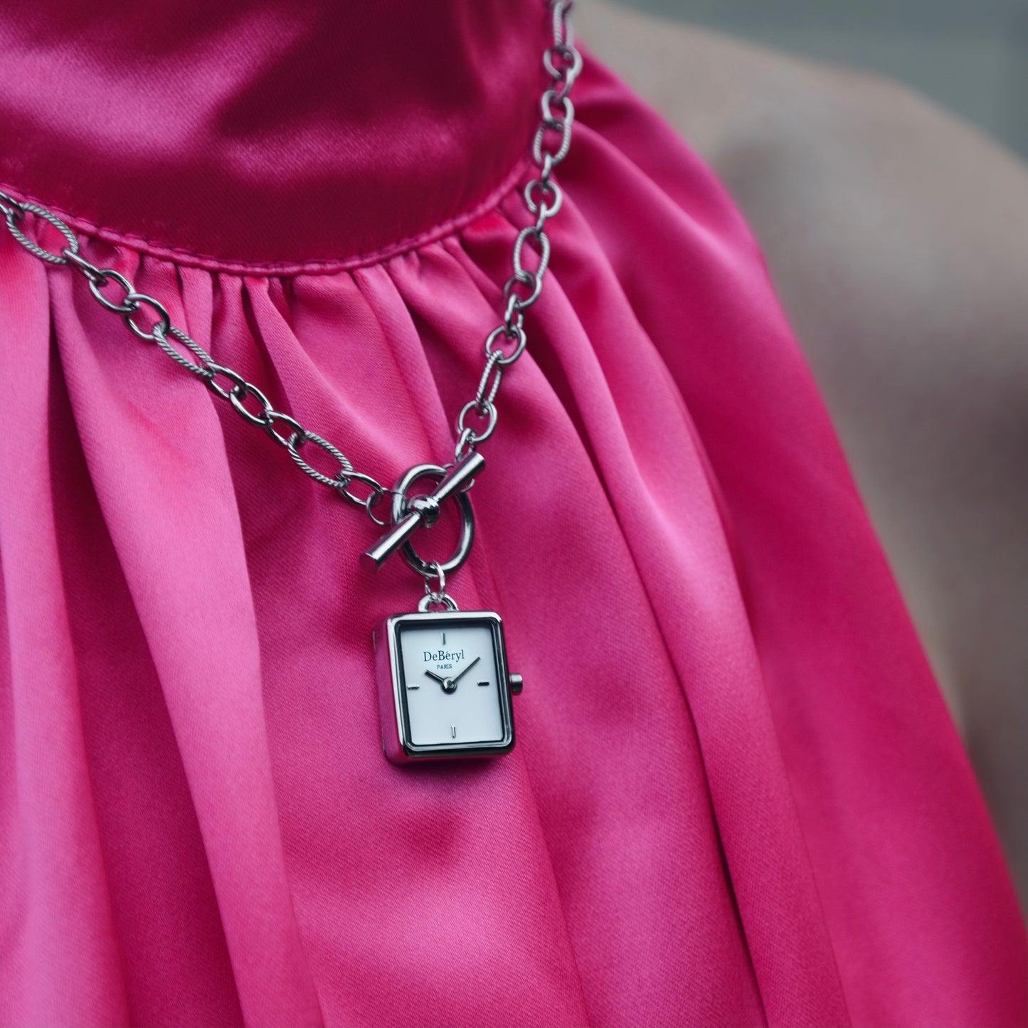 Collier montre original chaine fine luxe qualité DeBéryl assemblé à la main en France en acier inoxydable créateur design résistant à l’eau cadeau femme